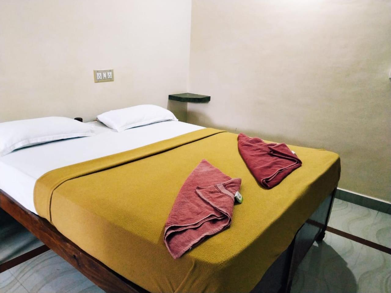 Hotel Varsha Hampi Esterno foto